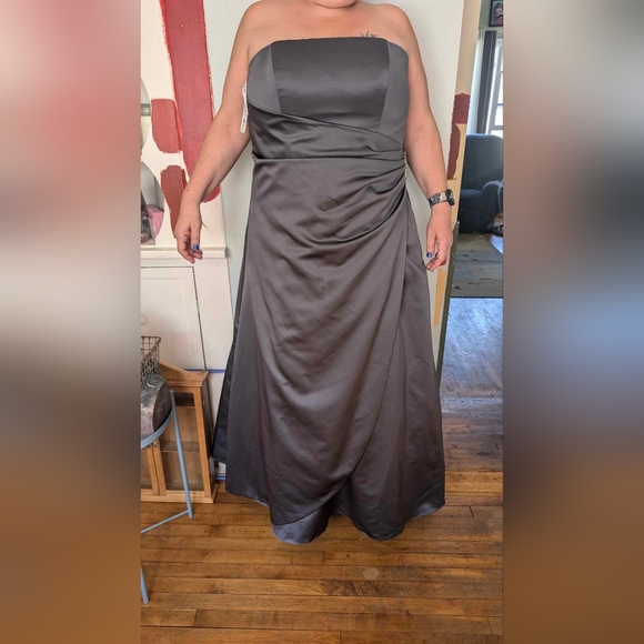 David's Bridal Women 18 Pewter gray formal sleeveless dress - Picture 2 of 5